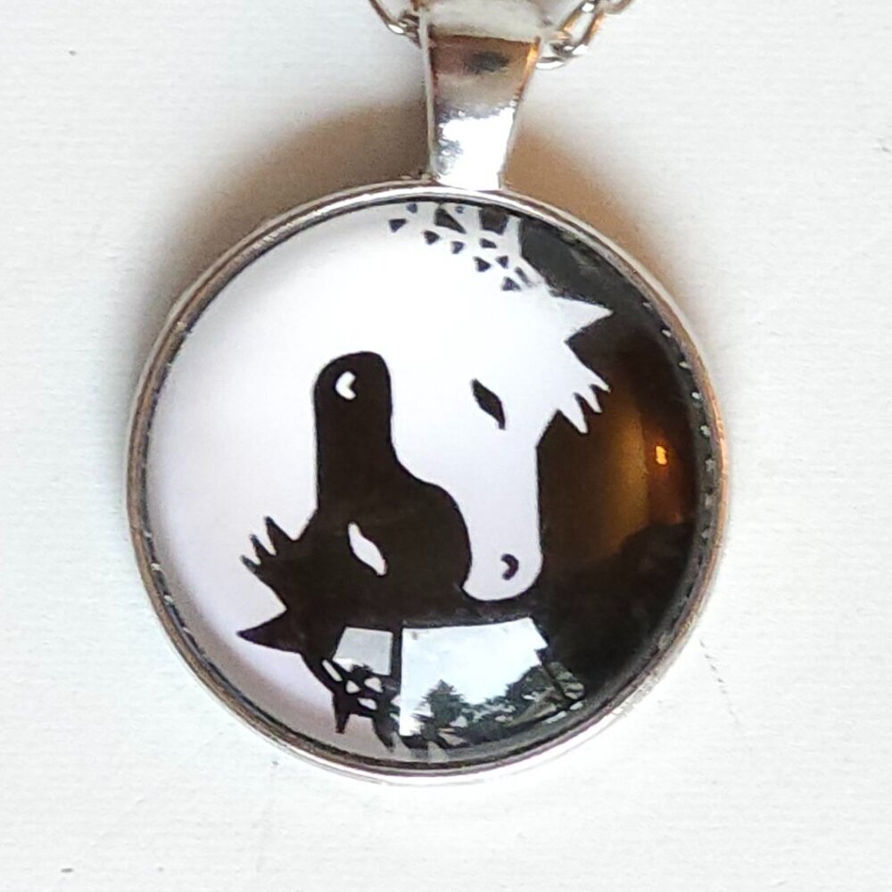 VINTAGE BLACK WHITE HORSE pendant Silver tone necklace 20"